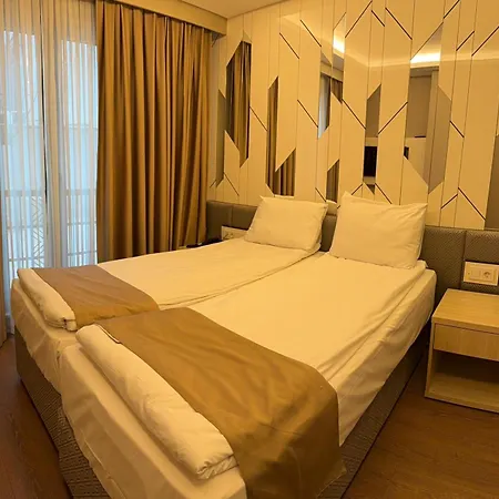 לינה וארוחת בוקר Solis Boutique 4*